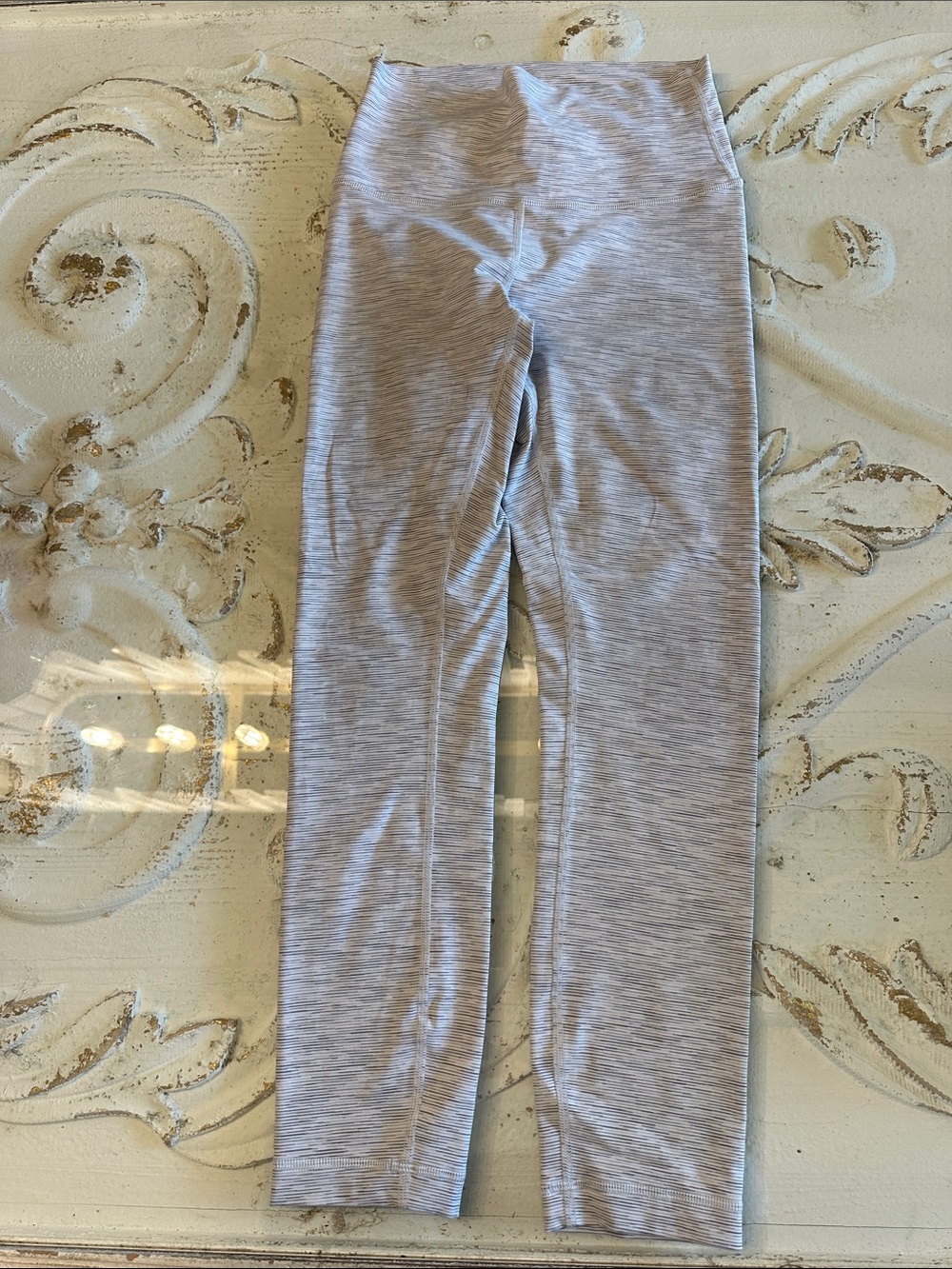 Lululemon Size 4 Light Gray Active Leggings